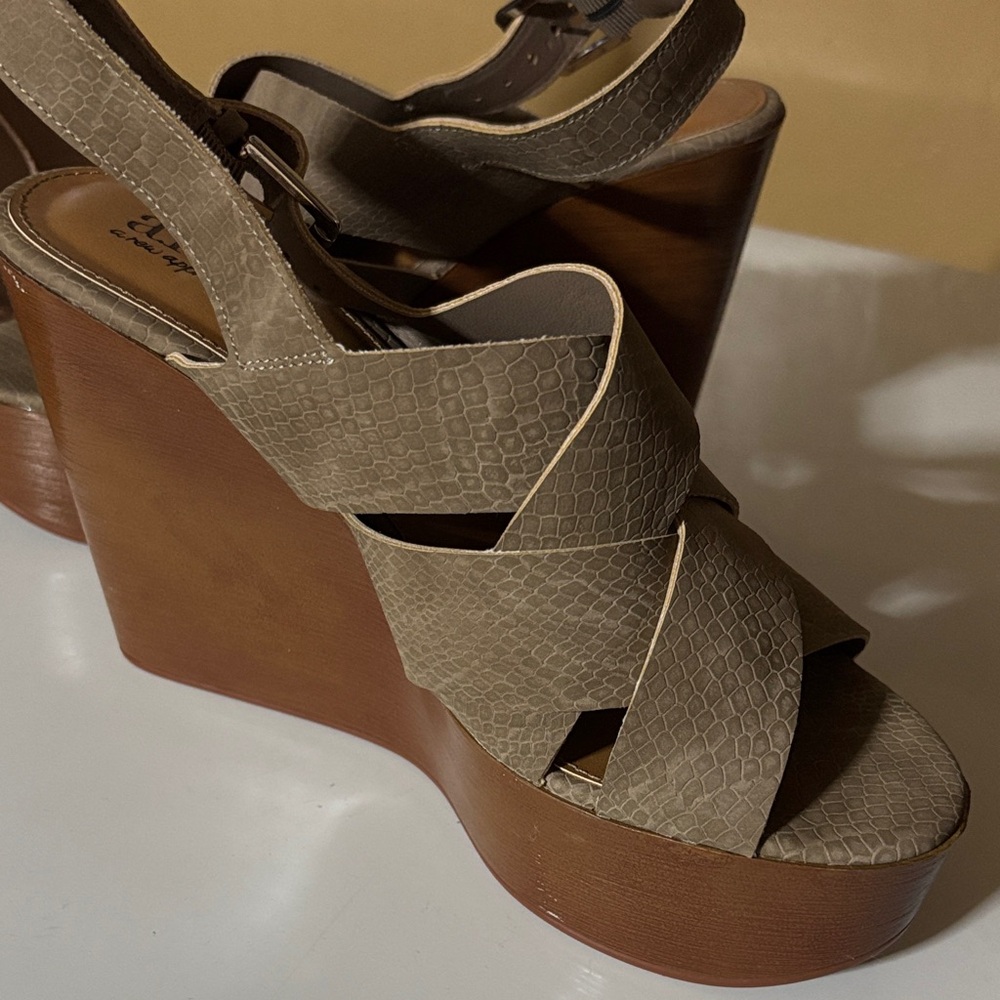 Stylish Tan Wedge Sandals